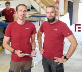 Fabian Fricke und Sören in der Werkstatt der Tischlerei Fricke